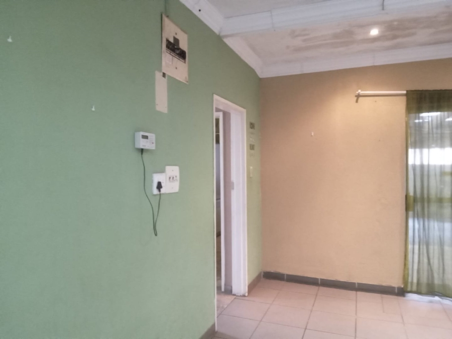 To Let Commercial Property for Rent in Eikendal Western Cape